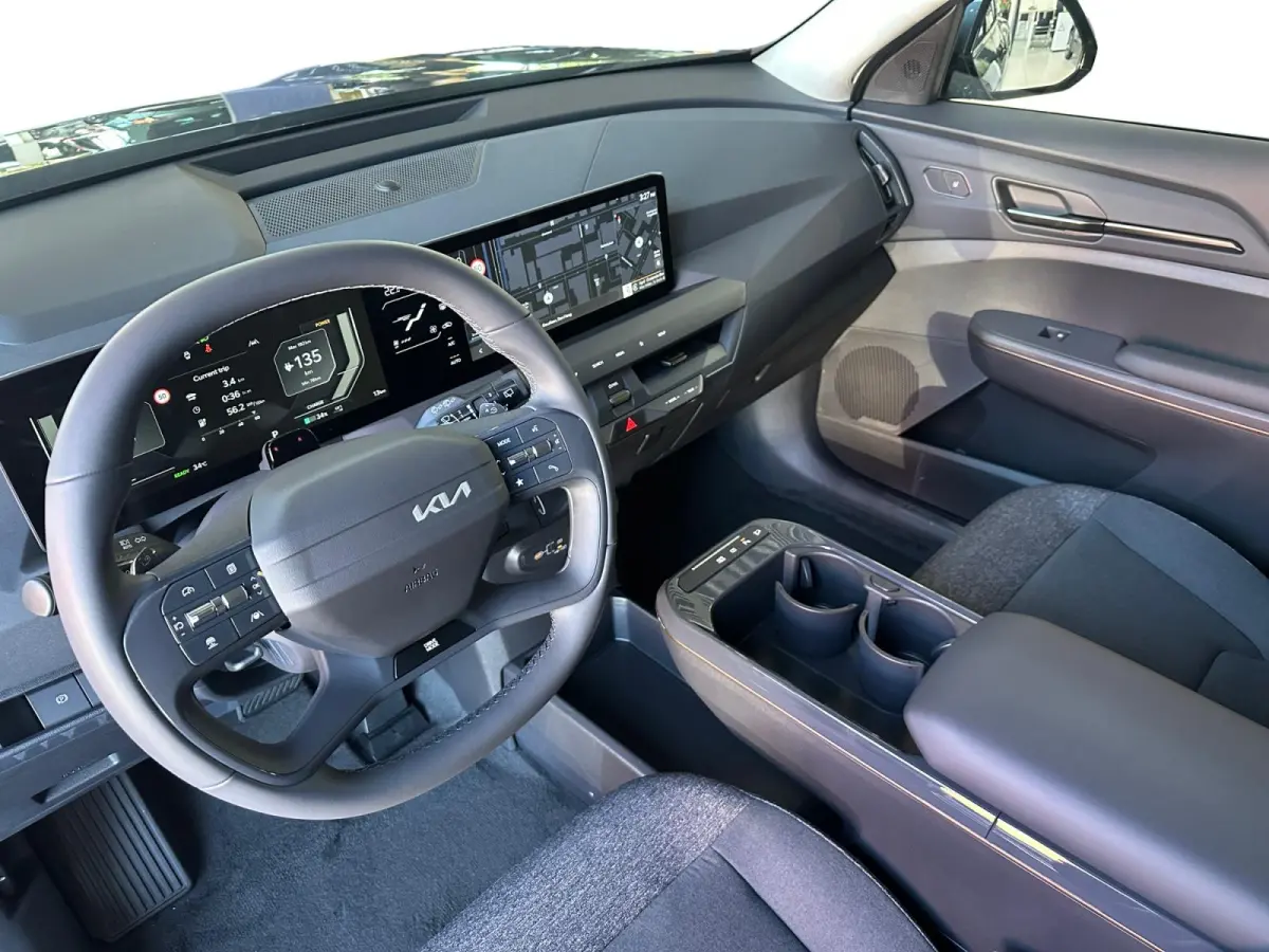Air 81.4 kWh | NIEUW TE BESTELLEN | 3000,- INRUILKORTING | Stoel & Stuurverwarming | Rijbereik tot 530km | Wireless auto/carplay |
