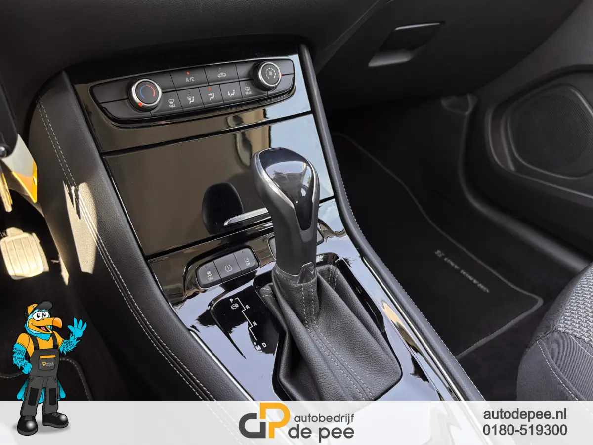 1.2 Turbo Online Edition GARANTIE/AUTOMAAT/NW.DISTRI/CARPLAY/CRUISE/CLIMA/TREKHAAK/PARK.SENS. V+A rijklaarprijs!