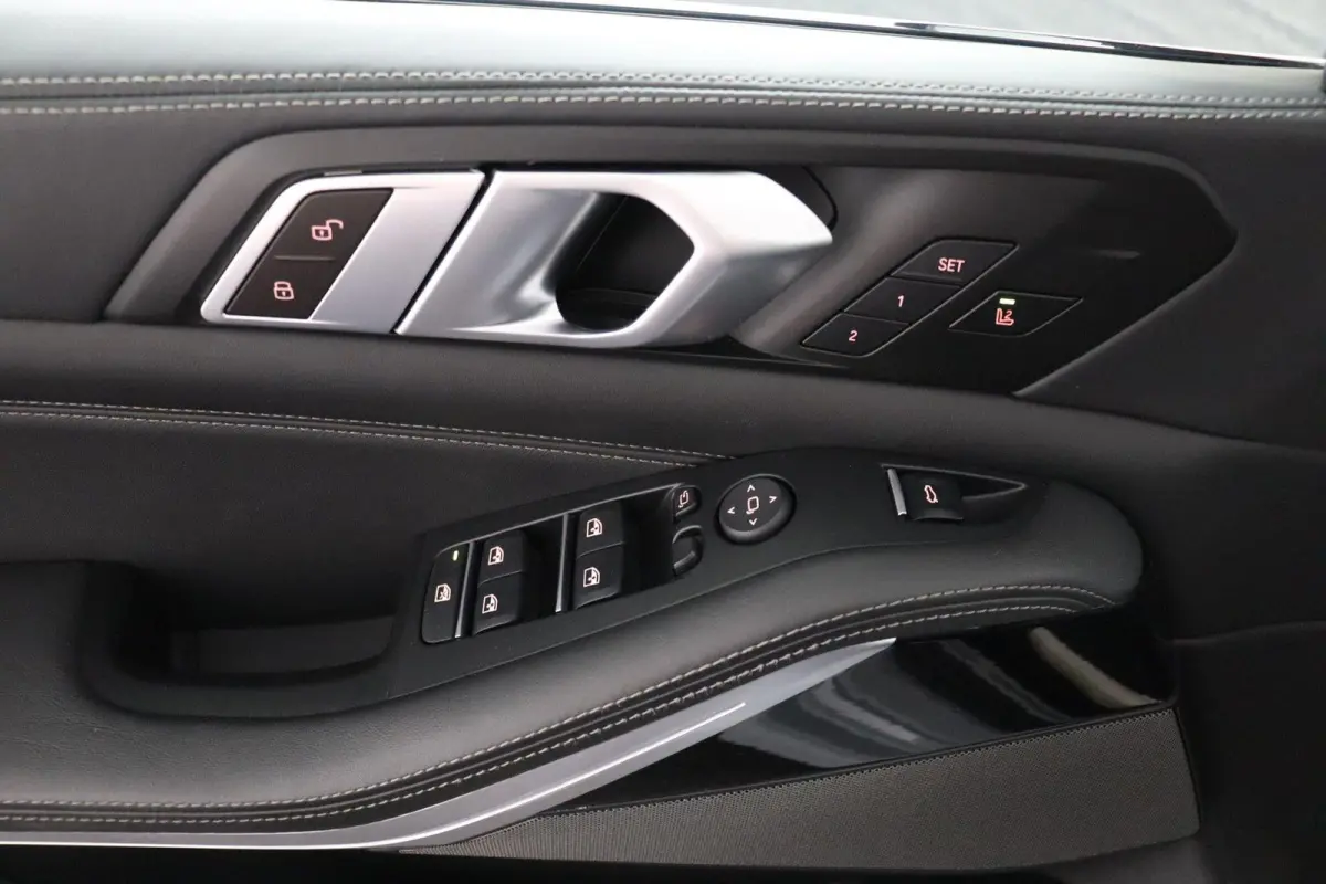 xDrive50e | SOH 100%| Sport Pakket Pro | Panoramadak | Harman Kardon | Stoelverwarming Voor & Achter | Individual Dashboard Leder  | 22'' LM