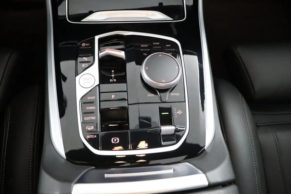 xDrive50e | SOH 100%| Sport Pakket Pro | Panoramadak | Harman Kardon | Stoelverwarming Voor & Achter | Individual Dashboard Leder  | 22'' LM
