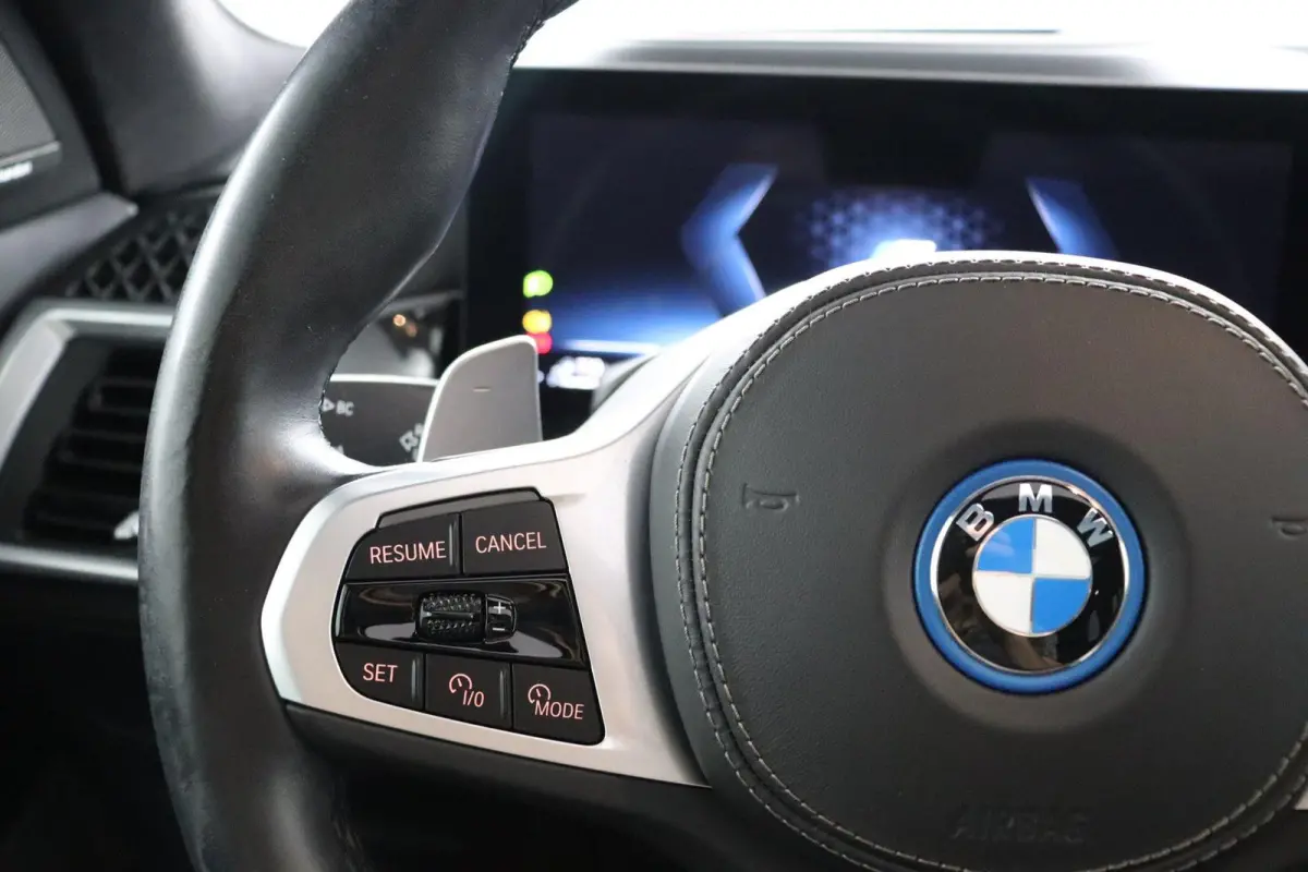 xDrive50e | SOH 100%| Sport Pakket Pro | Panoramadak | Harman Kardon | Stoelverwarming Voor & Achter | Individual Dashboard Leder  | 22'' LM