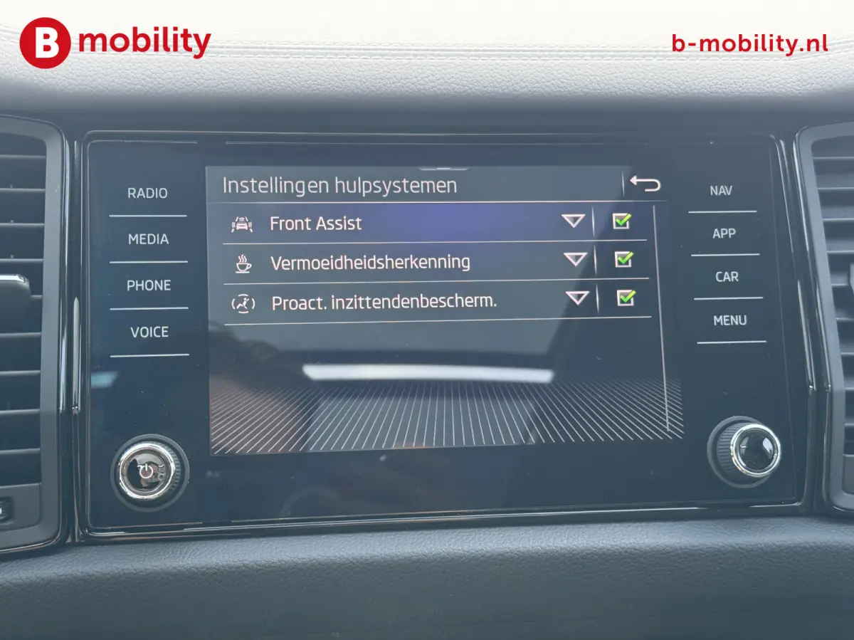 1.5 TSI Sportline Business 150PK DSG Automaat Panoramadak | Achteruitrijcamera | DAB | Stoelverwarming | Sportstoelen