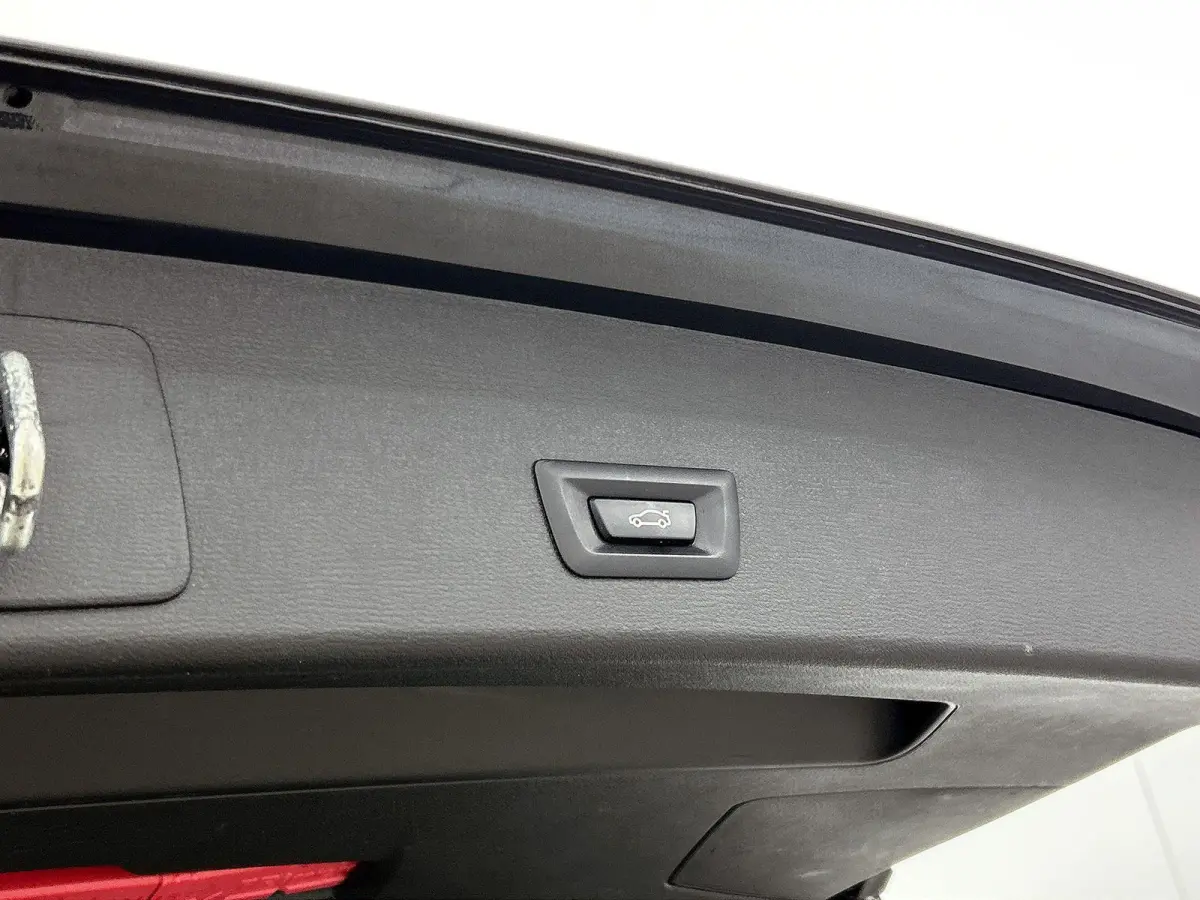 sDrive18i High Executive | Verwarmbare Stoelen & Stuurwiel | Trekhaak | Elektrische Achterklep