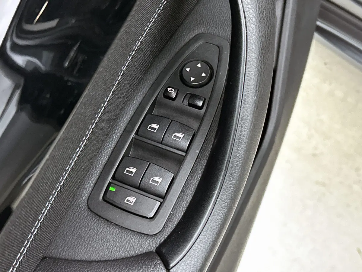 sDrive18i High Executive | Verwarmbare Stoelen & Stuurwiel | Trekhaak | Elektrische Achterklep