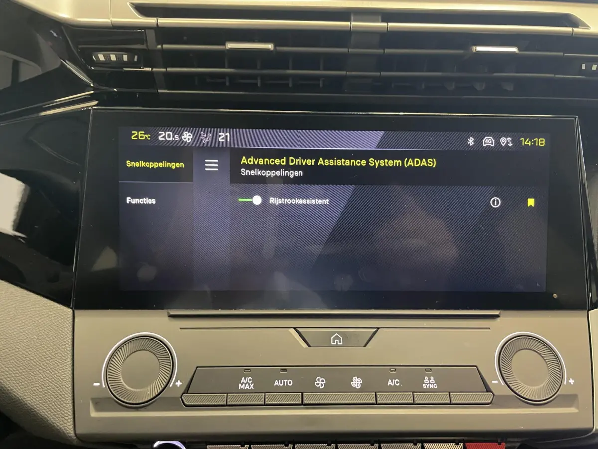 1.6 PHEV 180pk Automaat Active Pack Business Navigatie Apple Carplay/Android Auto PDC VA + Camera 17" LM Velgen Adaptive Cruise Control Full LED Virtual Cockpit