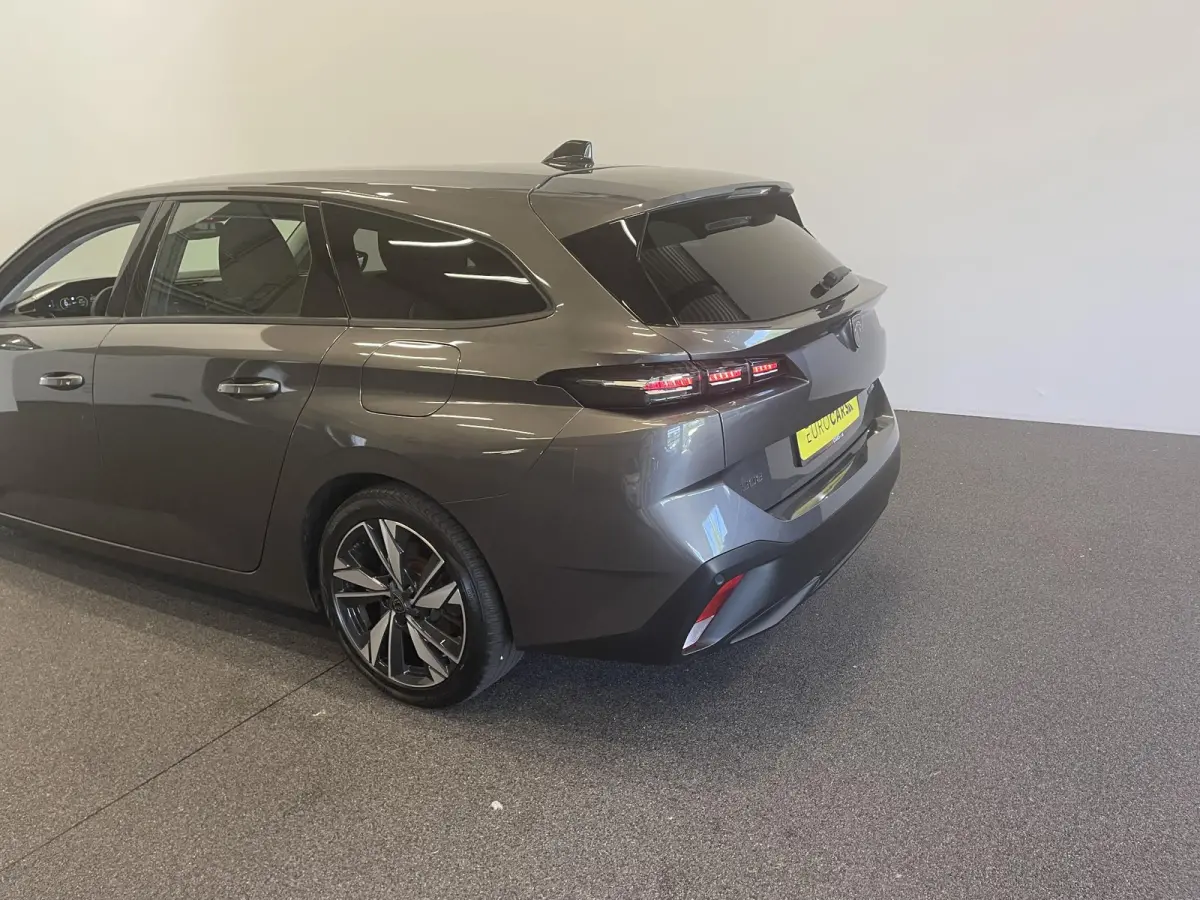 1.6 PHEV 180pk Automaat Active Pack Business Navigatie Apple Carplay/Android Auto PDC VA + Camera 17" LM Velgen Adaptive Cruise Control Full LED Virtual Cockpit