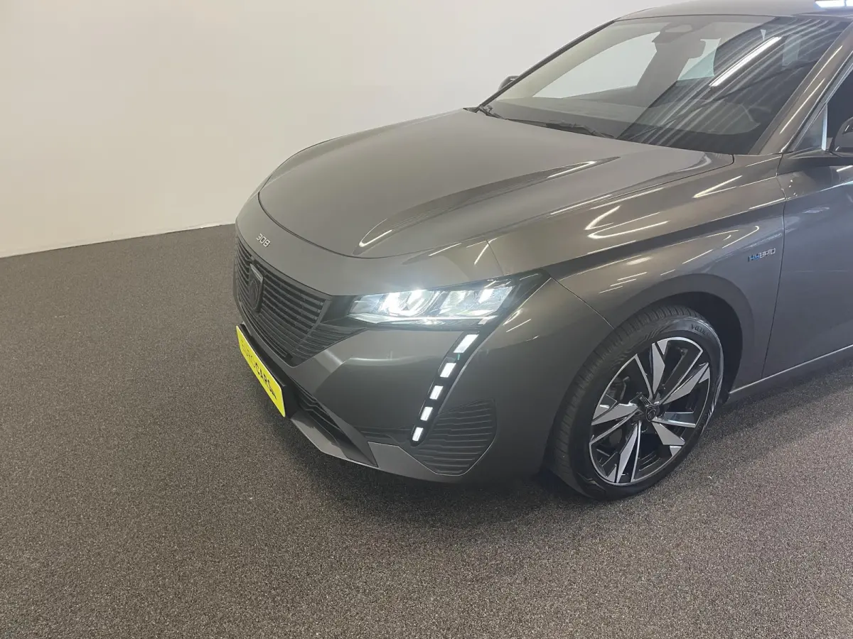 1.6 PHEV 180pk Automaat Active Pack Business Navigatie Apple Carplay/Android Auto PDC VA + Camera 17" LM Velgen Adaptive Cruise Control Full LED Virtual Cockpit