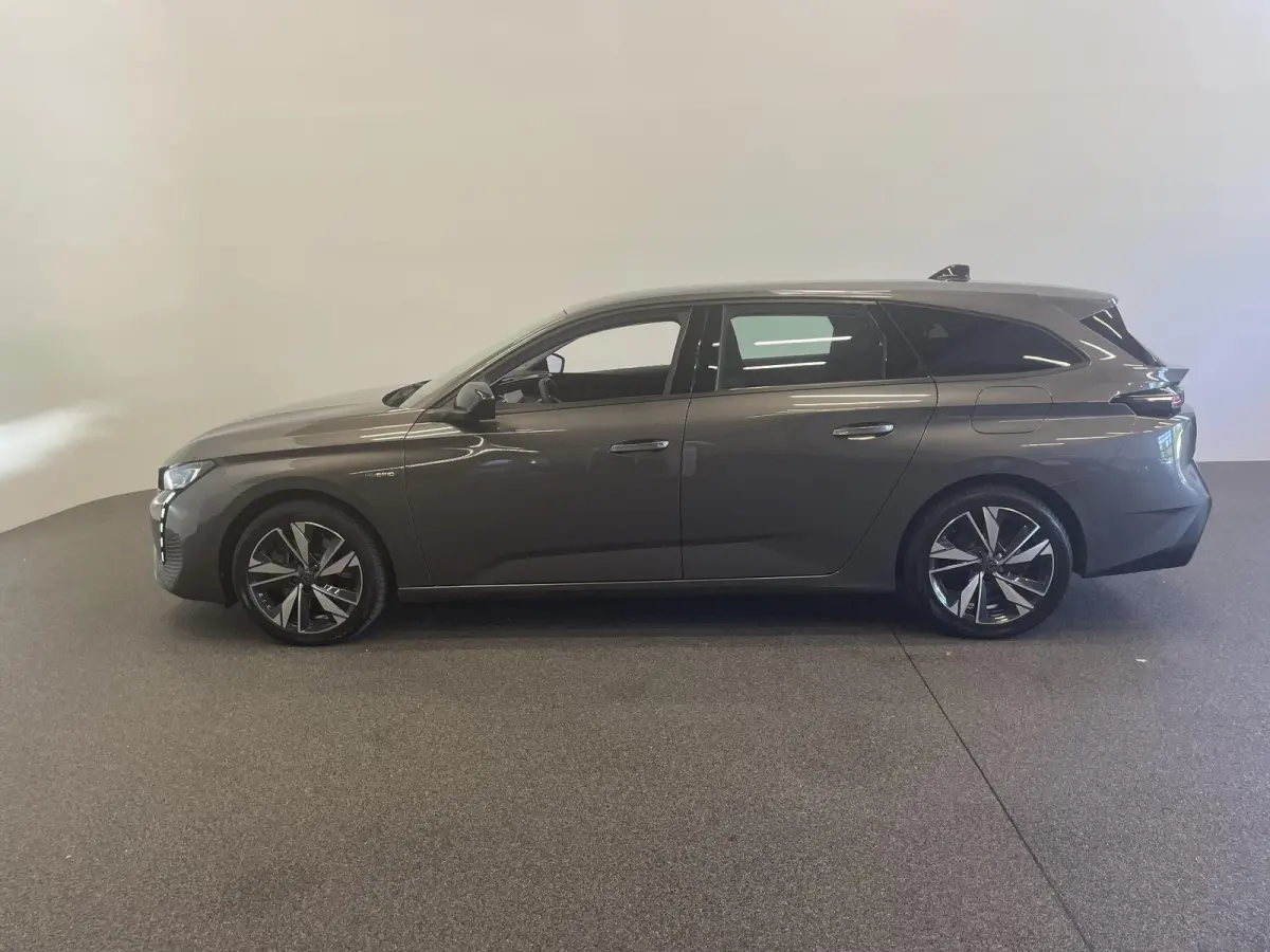 1.6 PHEV 180pk Automaat Active Pack Business Navigatie Apple Carplay/Android Auto PDC VA + Camera 17" LM Velgen Adaptive Cruise Control Full LED Virtual Cockpit