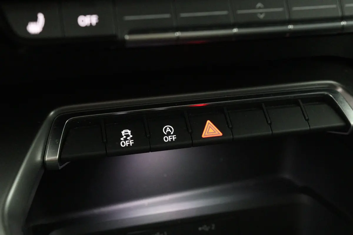 30 TFSI Advanced edition | Open Dak | Afneembare Trekhaak | LED | Sportstoelen | Navi By App | Virtual | Stoelverwarming | Cruise Adaptive | Clima | Parkeersensoren V+A | Keyless