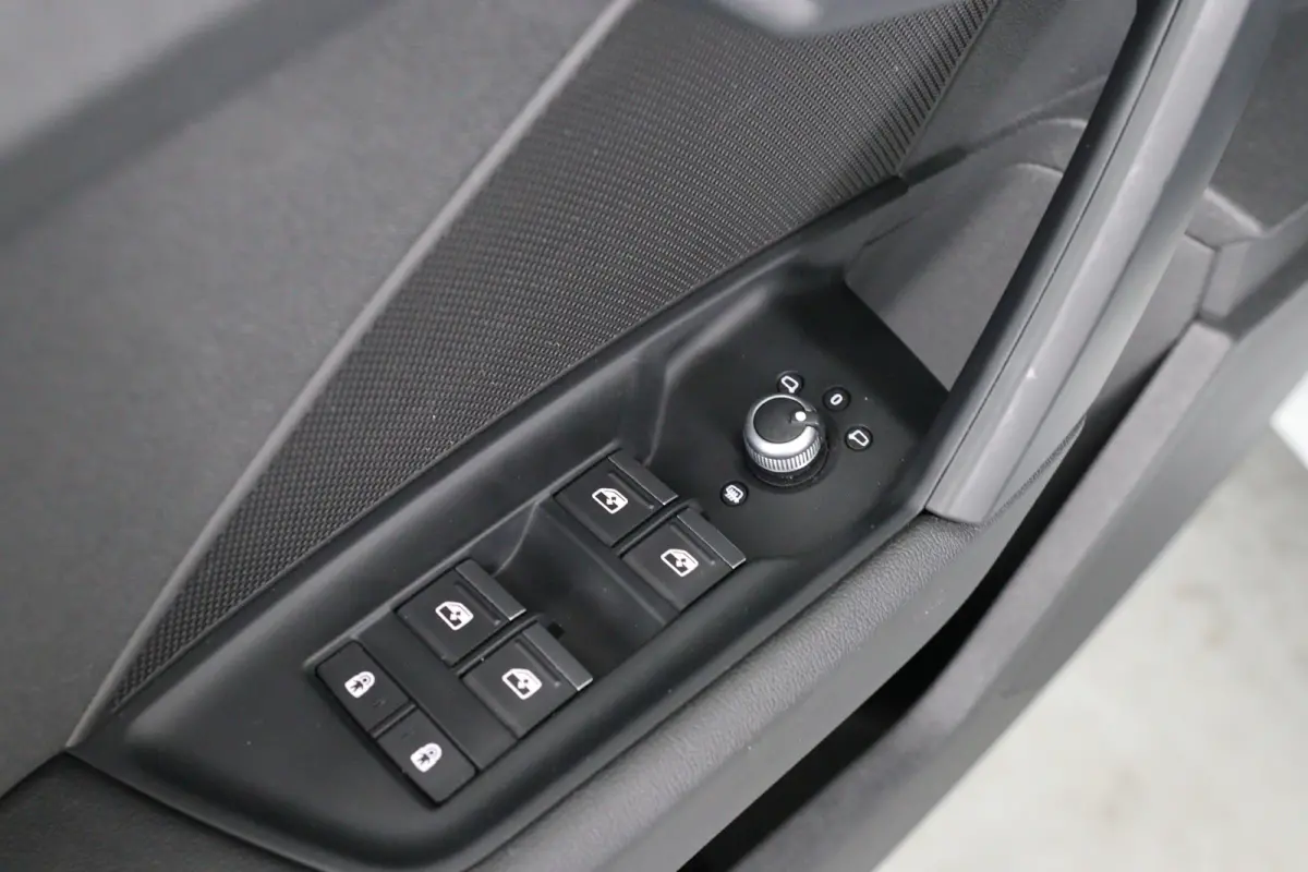 30 TFSI Advanced edition | Open Dak | Afneembare Trekhaak | LED | Sportstoelen | Navi By App | Virtual | Stoelverwarming | Cruise Adaptive | Clima | Parkeersensoren V+A | Keyless
