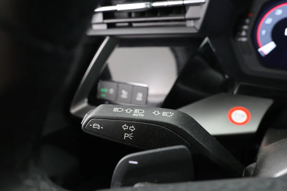 30 TFSI Advanced edition | Open Dak | Afneembare Trekhaak | LED | Sportstoelen | Navi By App | Virtual | Stoelverwarming | Cruise Adaptive | Clima | Parkeersensoren V+A | Keyless