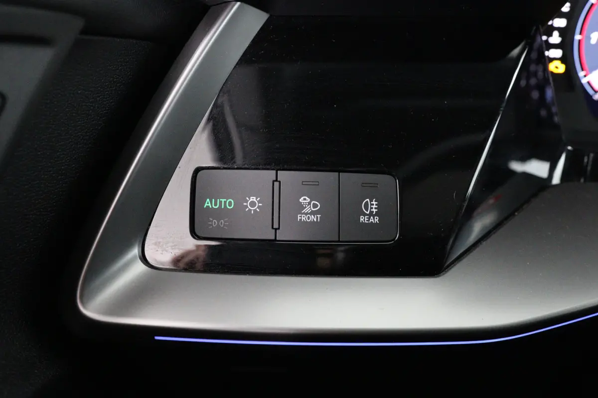 30 TFSI Advanced edition | Open Dak | Afneembare Trekhaak | LED | Sportstoelen | Navi By App | Virtual | Stoelverwarming | Cruise Adaptive | Clima | Parkeersensoren V+A | Keyless