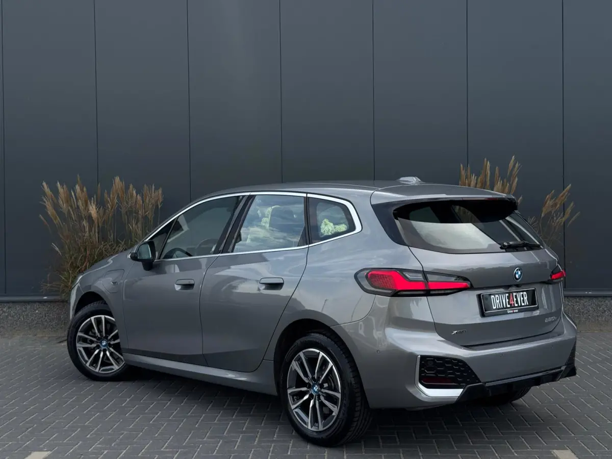 225e xDrive M PACK M24 LEDER|NAVI|LED|CR CONTROL|CAMERA
