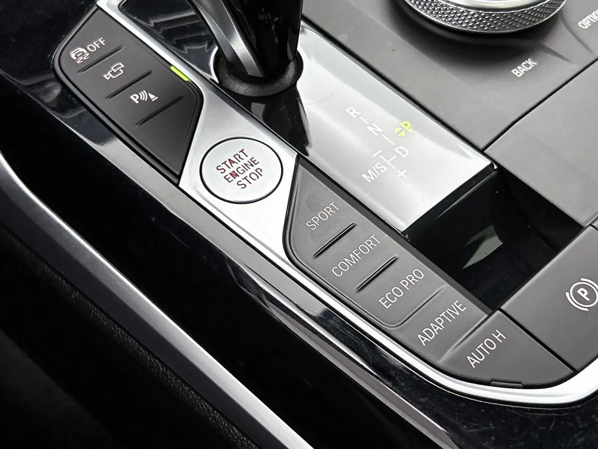 M340i xDrive High Executive | PANORAMADAK | 360 CAMERA | SPORTSTOELEN | HEAD UP | APPLE CARPLAY - ANDROID AUTO | MEMORY | ELEKTRISCHE KOFFERKLEP | HARMAN KARDON | STOELVERWARMING | ADAPTIVE 