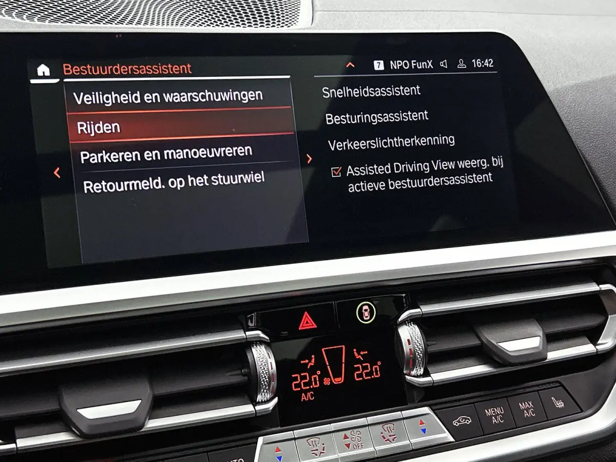 M340i xDrive High Executive | PANORAMADAK | 360 CAMERA | SPORTSTOELEN | HEAD UP | APPLE CARPLAY - ANDROID AUTO | MEMORY | ELEKTRISCHE KOFFERKLEP | HARMAN KARDON | STOELVERWARMING | ADAPTIVE 
