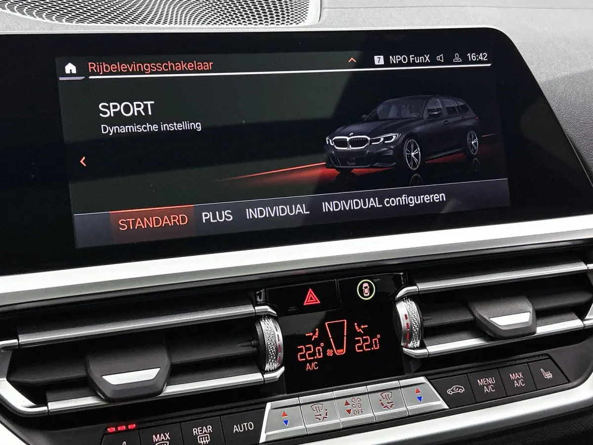 M340i xDrive High Executive | PANORAMADAK | 360 CAMERA | SPORTSTOELEN | HEAD UP | APPLE CARPLAY - ANDROID AUTO | MEMORY | ELEKTRISCHE KOFFERKLEP | HARMAN KARDON | STOELVERWARMING | ADAPTIVE 