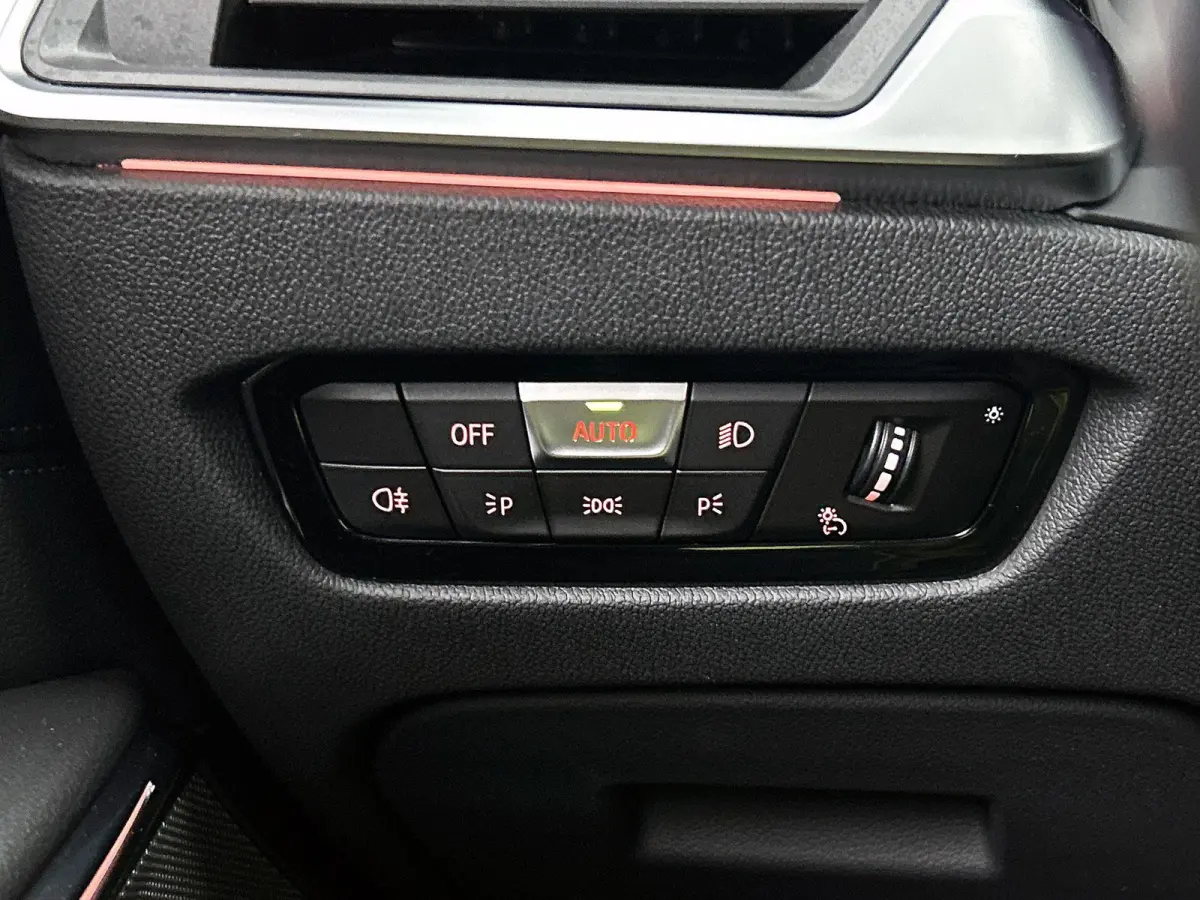 M340i xDrive High Executive | PANORAMADAK | 360 CAMERA | SPORTSTOELEN | HEAD UP | APPLE CARPLAY - ANDROID AUTO | MEMORY | ELEKTRISCHE KOFFERKLEP | HARMAN KARDON | STOELVERWARMING | ADAPTIVE 