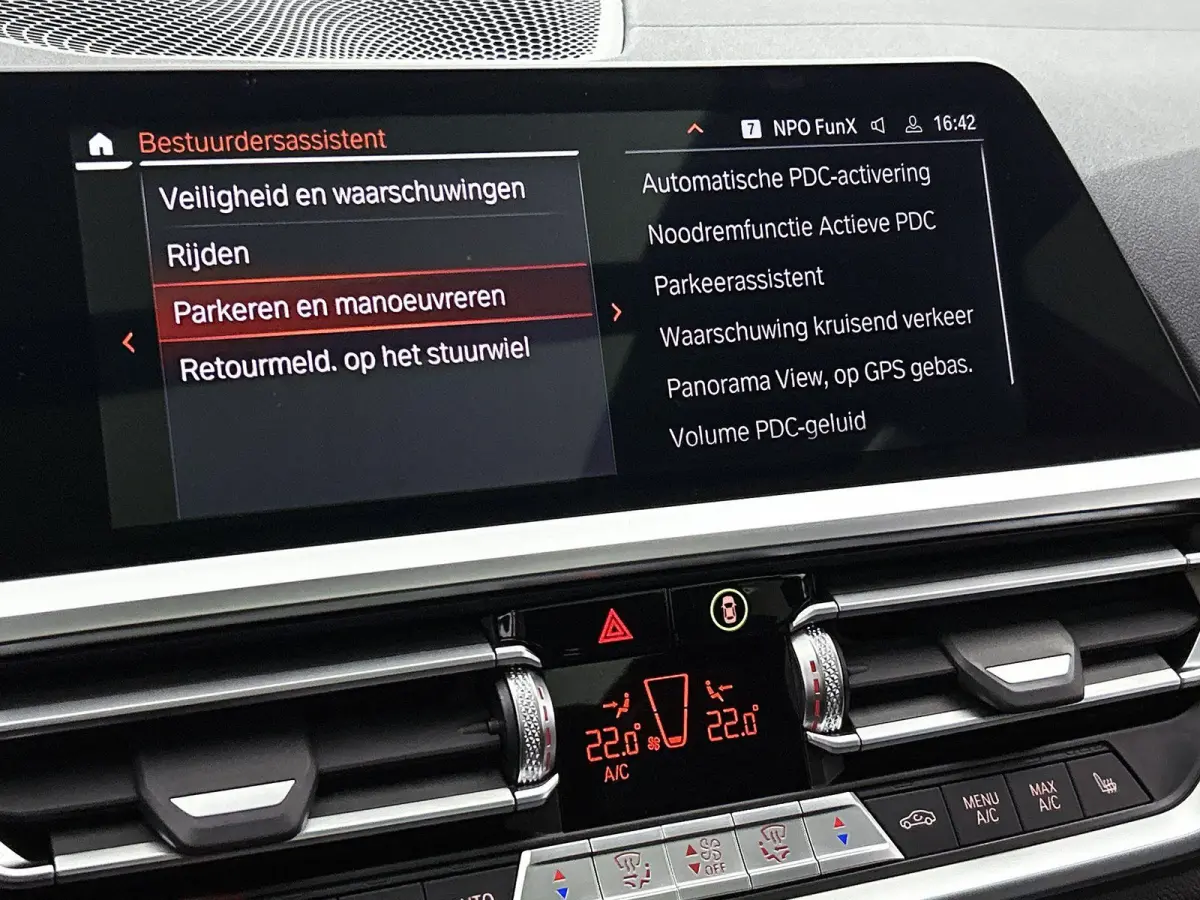 M340i xDrive High Executive | PANORAMADAK | 360 CAMERA | SPORTSTOELEN | HEAD UP | APPLE CARPLAY - ANDROID AUTO | MEMORY | ELEKTRISCHE KOFFERKLEP | HARMAN KARDON | STOELVERWARMING | ADAPTIVE 