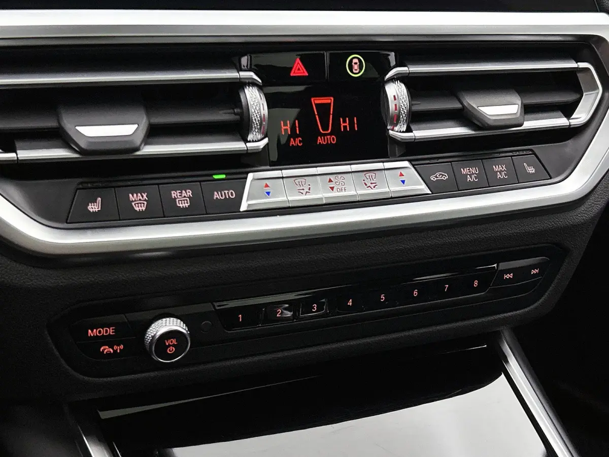 M340i xDrive High Executive | PANORAMADAK | 360 CAMERA | SPORTSTOELEN | HEAD UP | APPLE CARPLAY - ANDROID AUTO | MEMORY | ELEKTRISCHE KOFFERKLEP | HARMAN KARDON | STOELVERWARMING | ADAPTIVE 