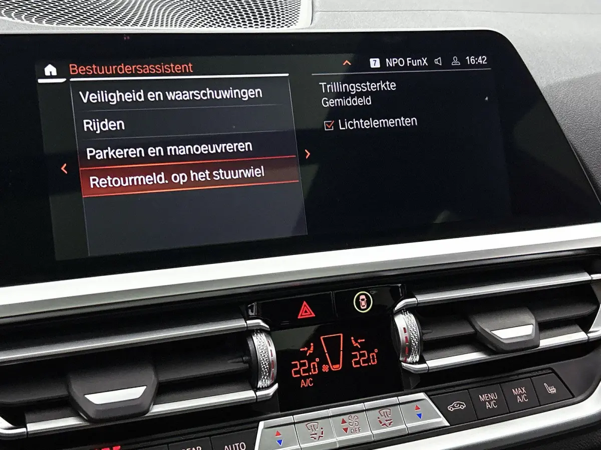 M340i xDrive High Executive | PANORAMADAK | 360 CAMERA | SPORTSTOELEN | HEAD UP | APPLE CARPLAY - ANDROID AUTO | MEMORY | ELEKTRISCHE KOFFERKLEP | HARMAN KARDON | STOELVERWARMING | ADAPTIVE 