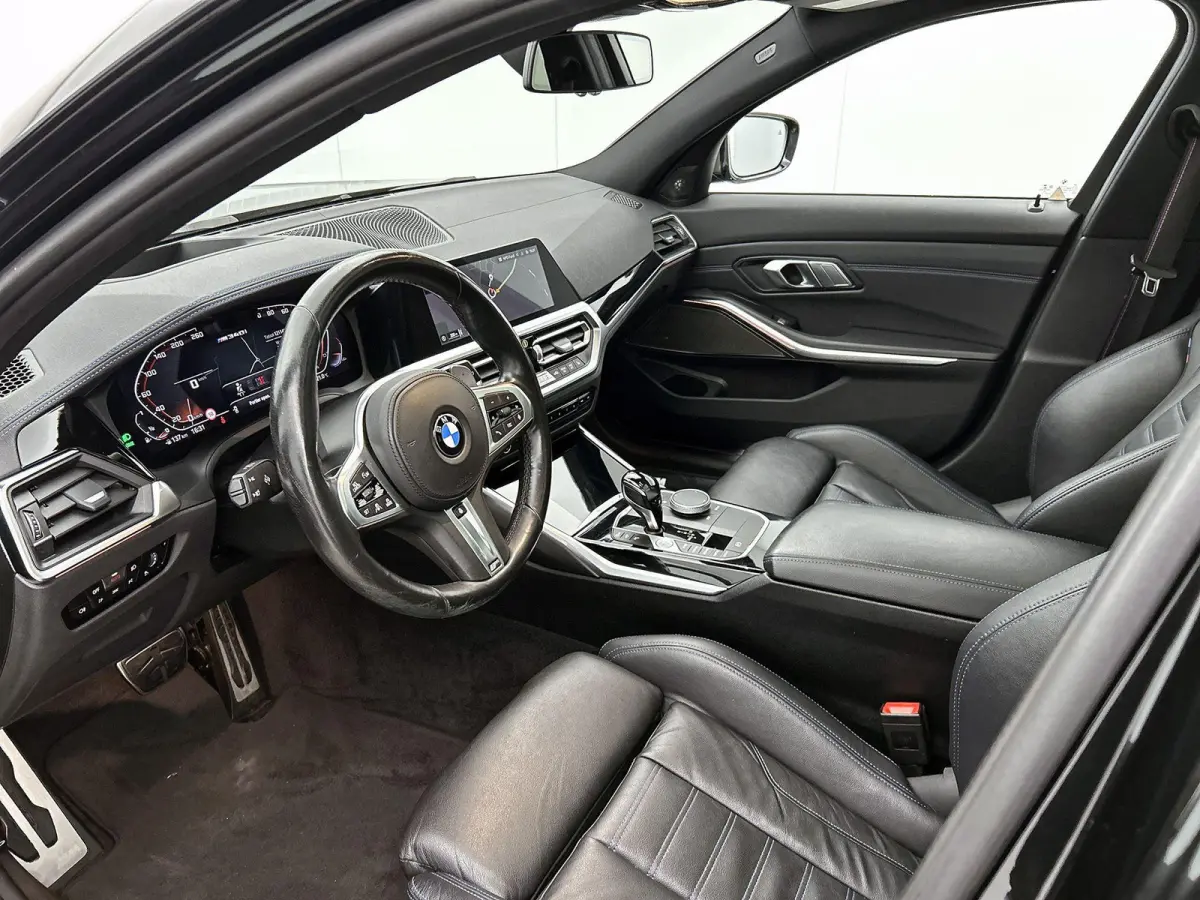 M340i xDrive High Executive | PANORAMADAK | 360 CAMERA | SPORTSTOELEN | HEAD UP | APPLE CARPLAY - ANDROID AUTO | MEMORY | ELEKTRISCHE KOFFERKLEP | HARMAN KARDON | STOELVERWARMING | ADAPTIVE 