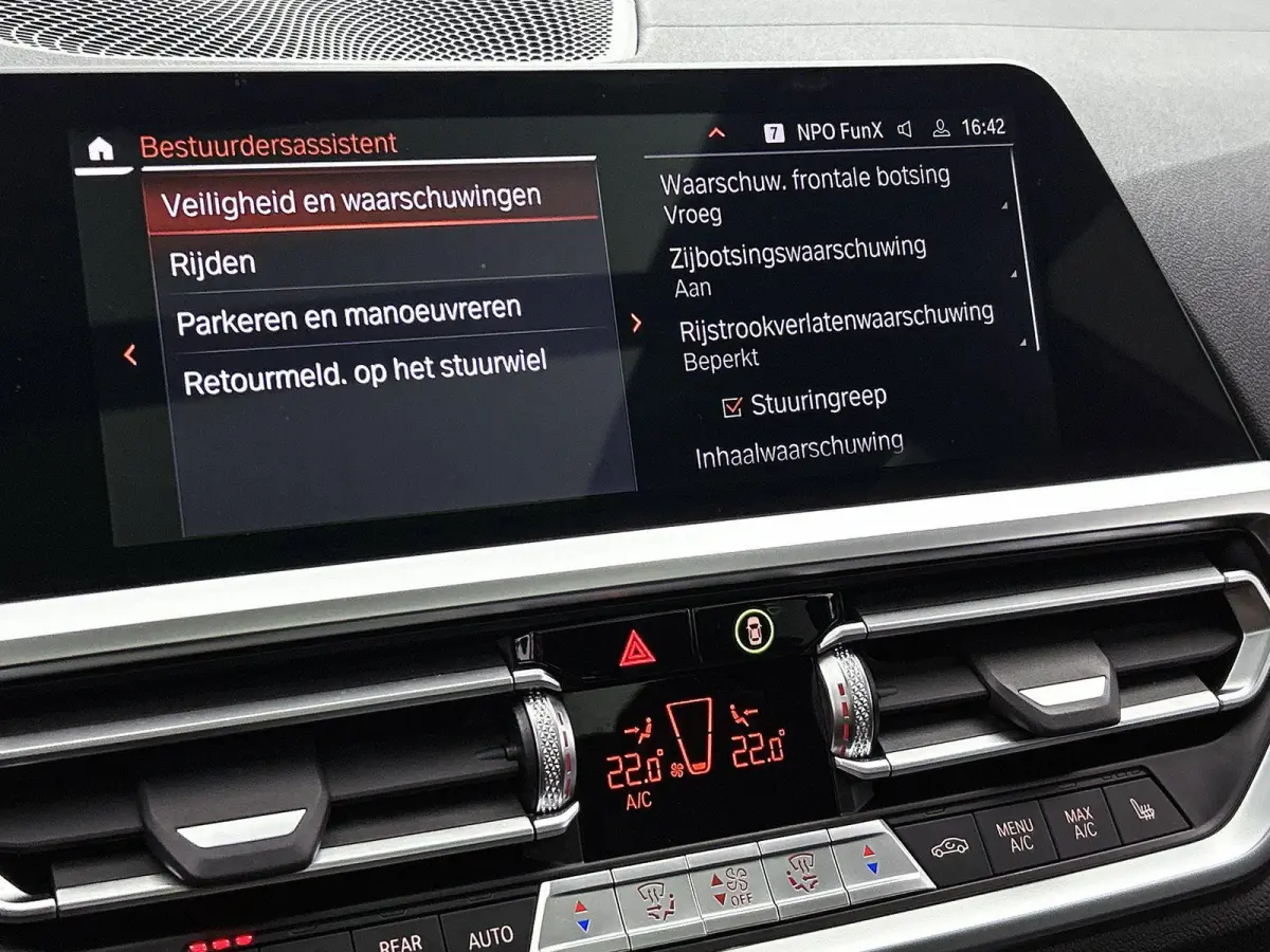 M340i xDrive High Executive | PANORAMADAK | 360 CAMERA | SPORTSTOELEN | HEAD UP | APPLE CARPLAY - ANDROID AUTO | MEMORY | ELEKTRISCHE KOFFERKLEP | HARMAN KARDON | STOELVERWARMING | ADAPTIVE 