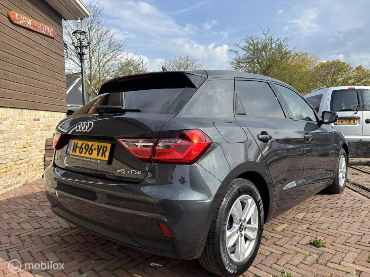 25 TFSI Pro Line NL-AUTO NAP CARPLAY ETC
