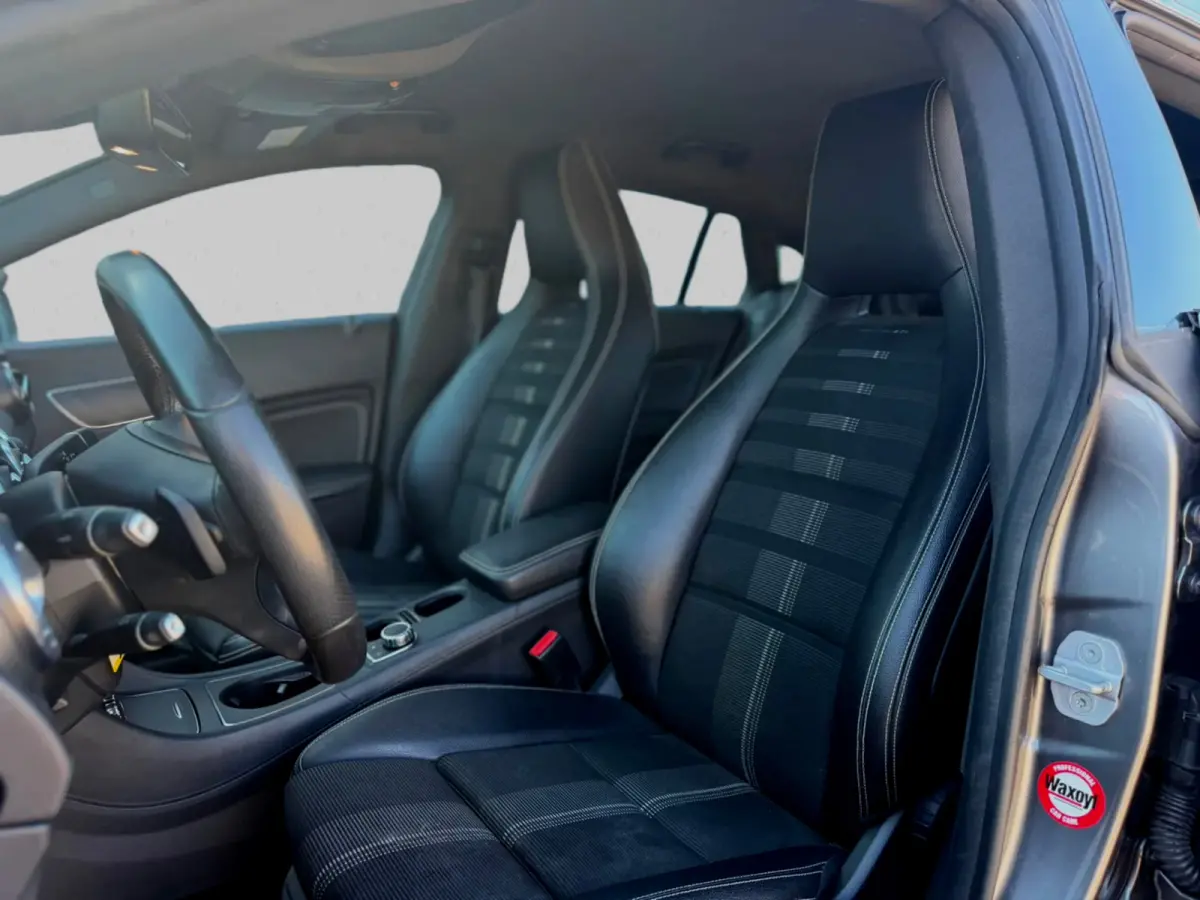 200 Ambition(NL-auto, Goed OndH, Navi, Carplay StoelV, Parkeersensoren V+A, Etc)
