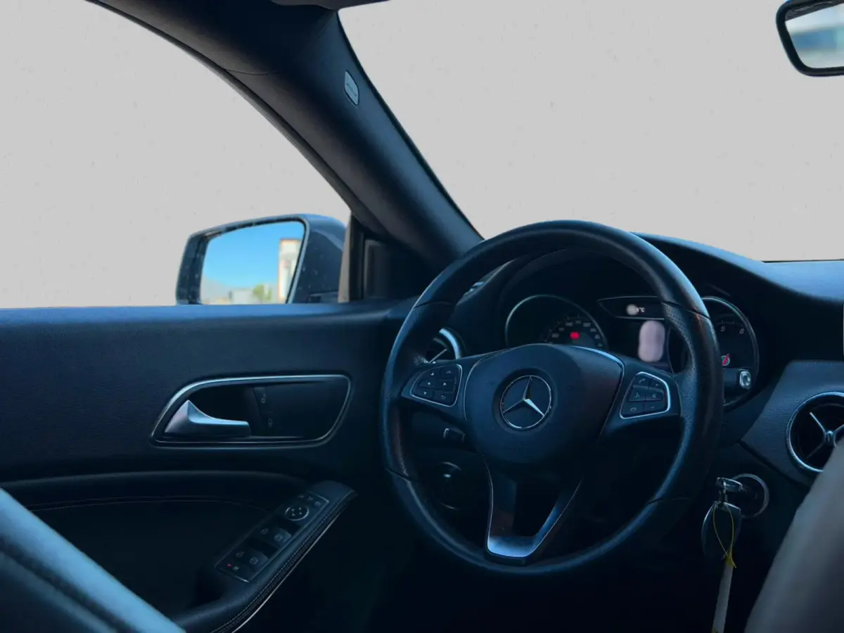 200 Ambition(NL-auto, Goed OndH, Navi, Carplay StoelV, Parkeersensoren V+A, Etc)