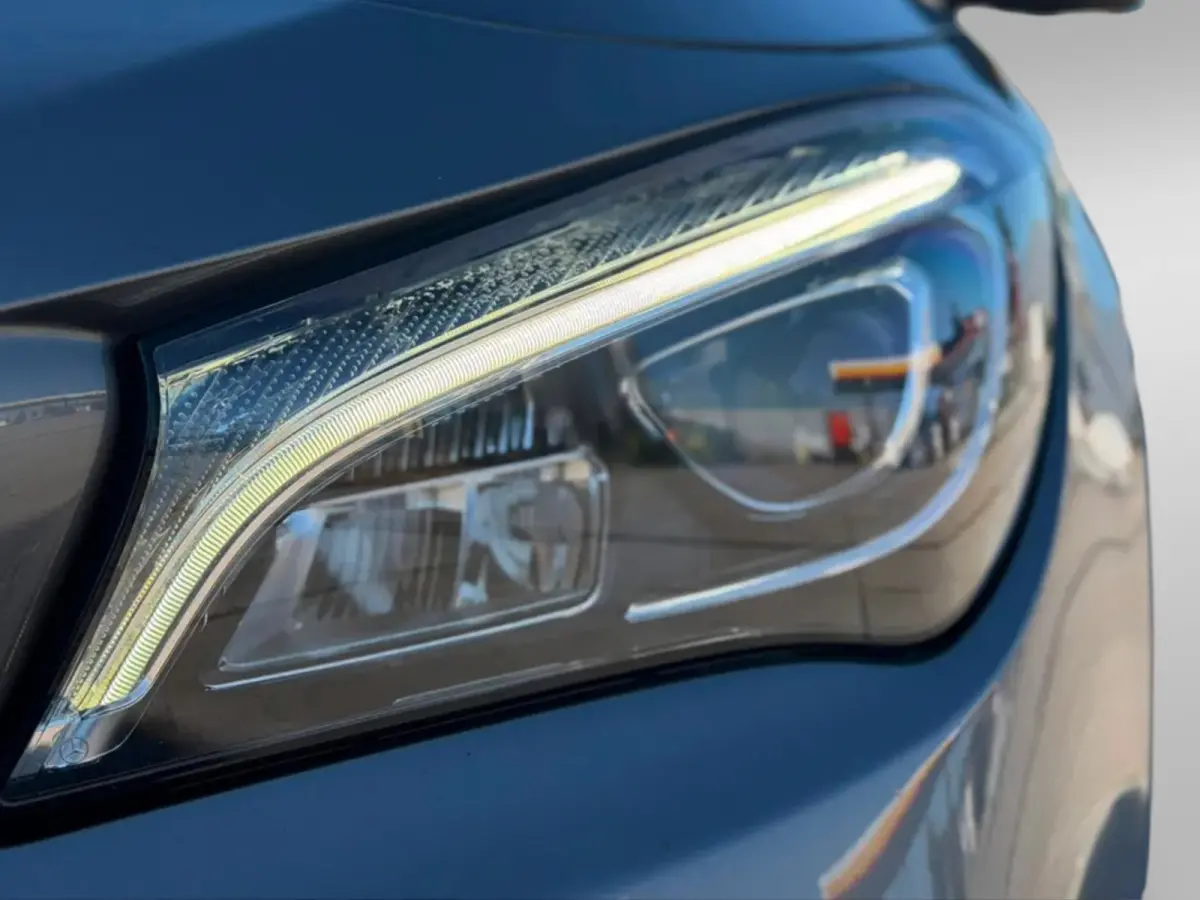 200 Ambition(NL-auto, Goed OndH, Navi, Carplay StoelV, Parkeersensoren V+A, Etc)