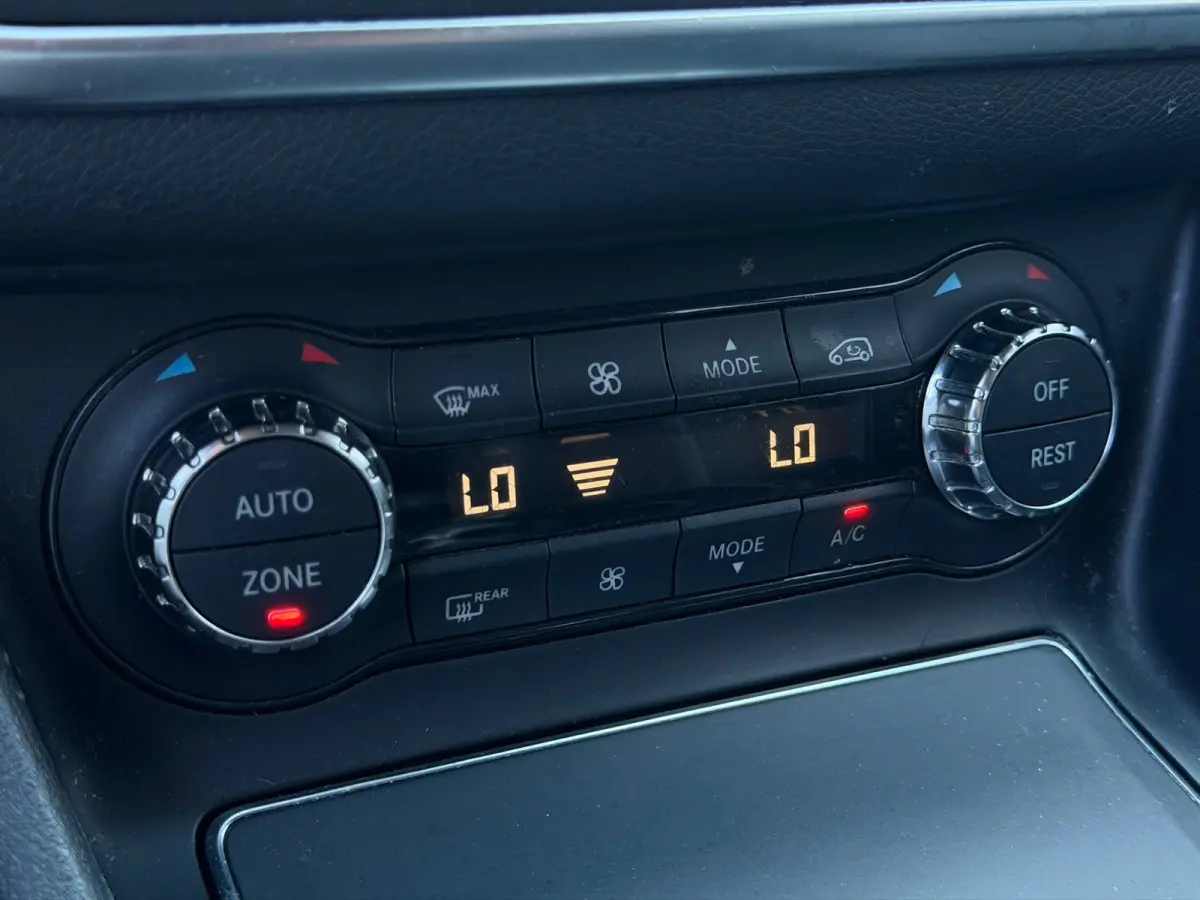 200 Ambition(NL-auto, Goed OndH, Navi, Carplay StoelV, Parkeersensoren V+A, Etc)
