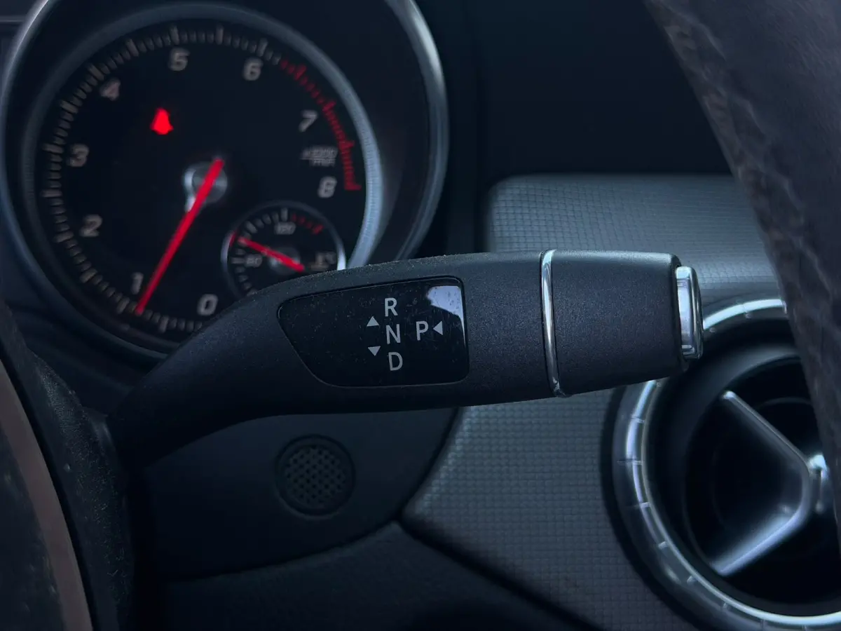 200 Ambition(NL-auto, Goed OndH, Navi, Carplay StoelV, Parkeersensoren V+A, Etc)