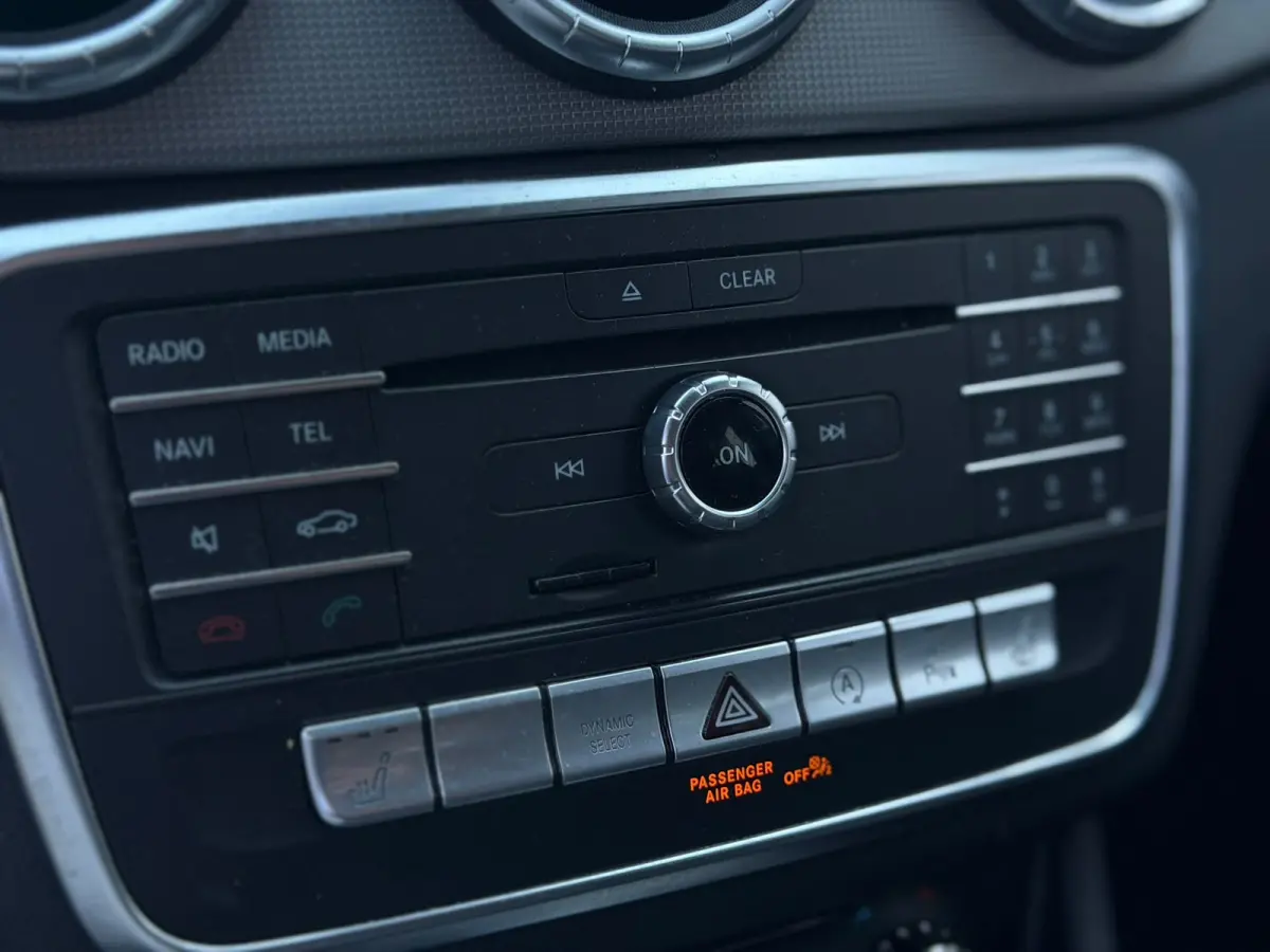 200 Ambition(NL-auto, Goed OndH, Navi, Carplay StoelV, Parkeersensoren V+A, Etc)