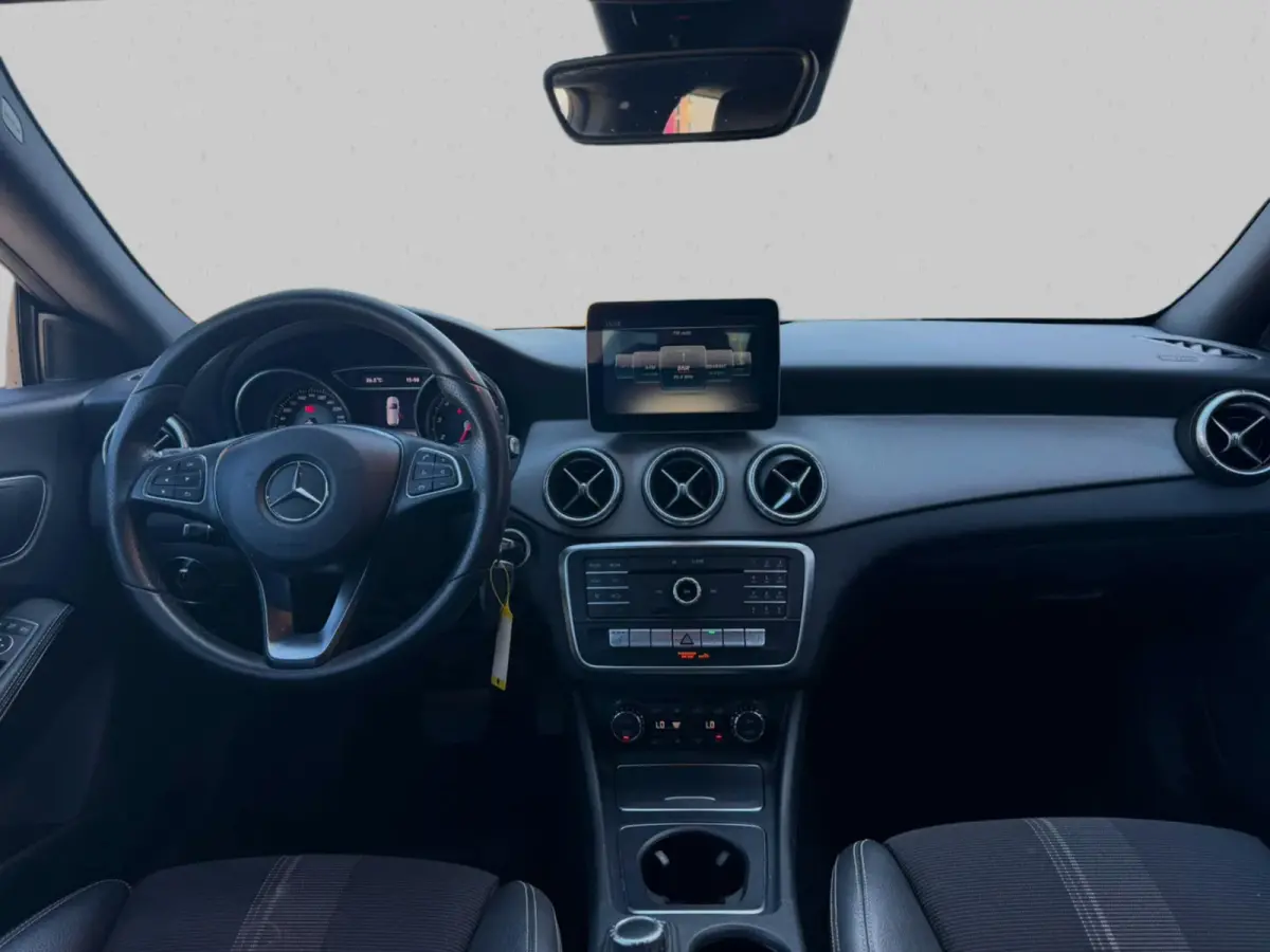 200 Ambition(NL-auto, Goed OndH, Navi, Carplay StoelV, Parkeersensoren V+A, Etc)