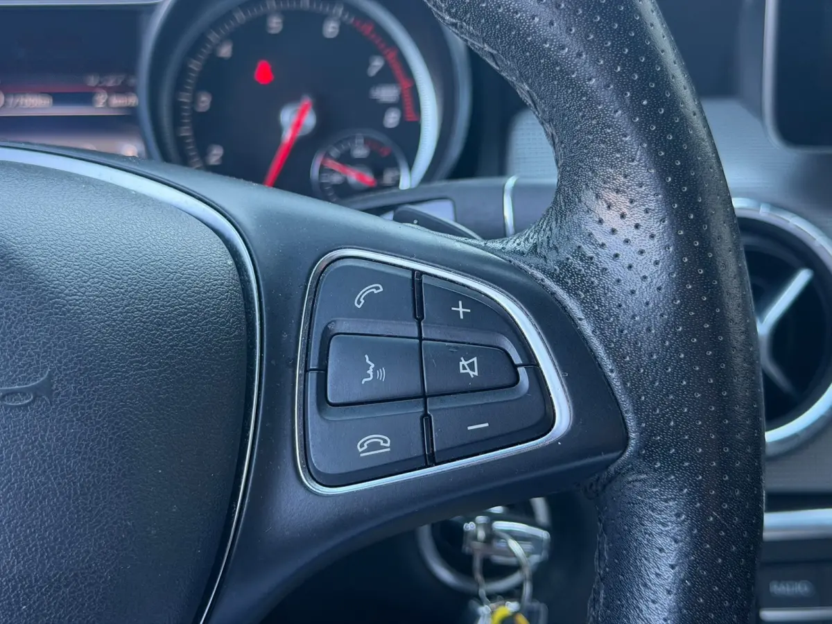 200 Ambition(NL-auto, Goed OndH, Navi, Carplay StoelV, Parkeersensoren V+A, Etc)