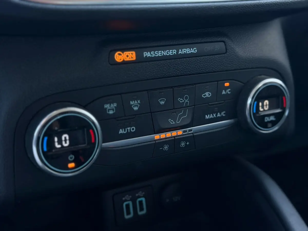 2.5 PHEV Titanium(Goed OnderH, Navi, Parkeersensor V+A, Cruise Con, Digitale Dash, Etc)