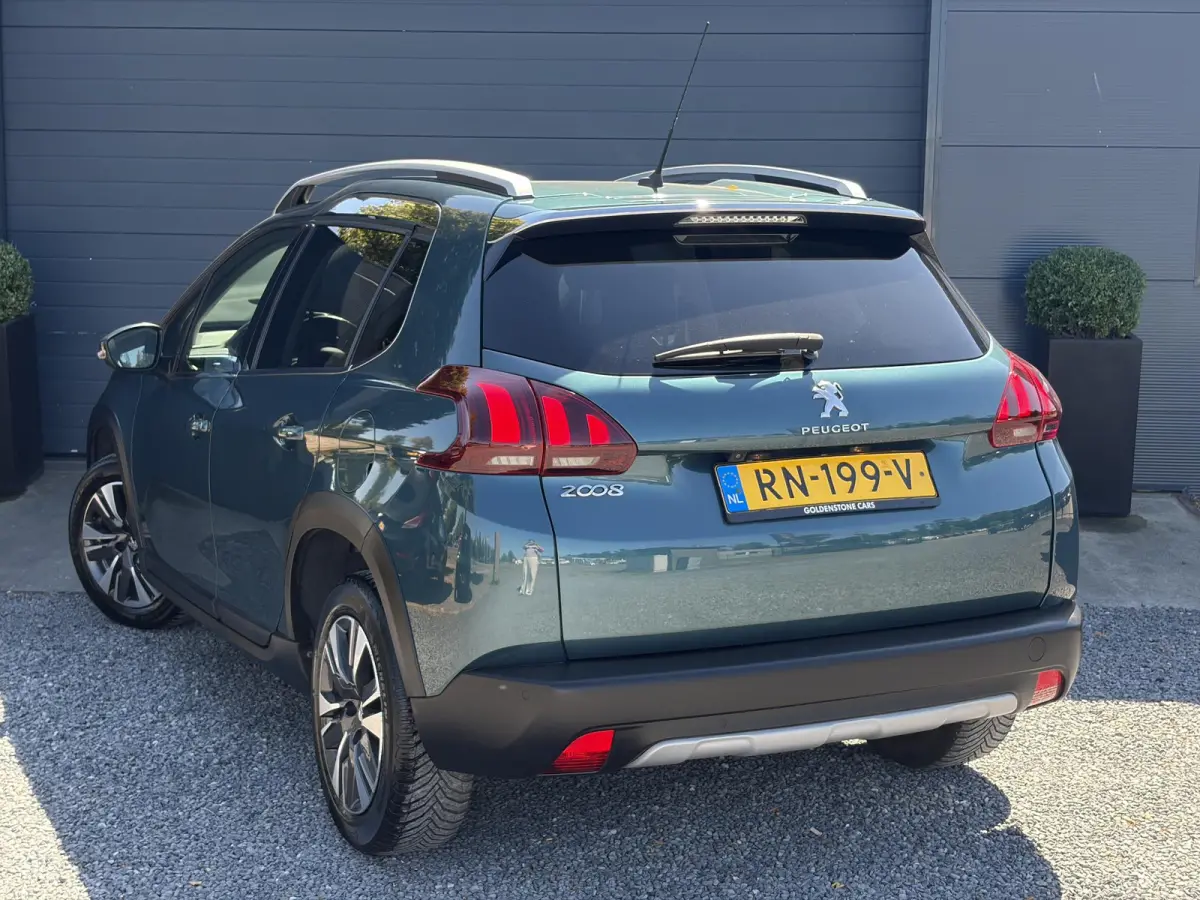 1.2 PureTech Allure D-riem vv in 02-2026 l Pano l Carplay l Camera l Halfleder l 110pk l Dealer Onderhouden l 2e Eigenaar l Navi l Clima l Cruise l Pdc l Lm velgen l Apk tot 02-2027
