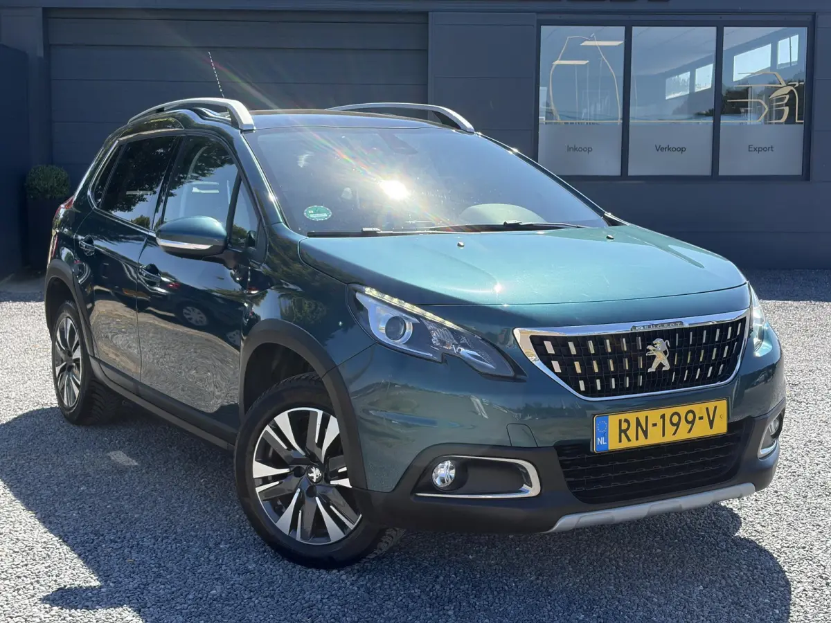 1.2 PureTech Allure D-riem vv in 02-2026 l Pano l Carplay l Camera l Halfleder l 110pk l Dealer Onderhouden l 2e Eigenaar l Navi l Clima l Cruise l Pdc l Lm velgen l Apk tot 02-2027