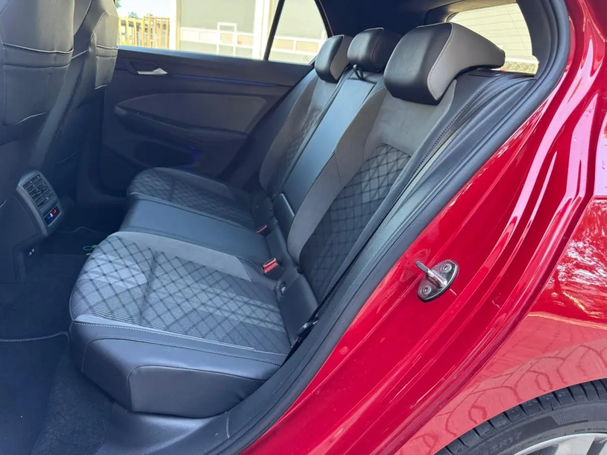 1.5 eTSI R-Line In/Exterieur | IQ Drive | Full LED | Sportstoelen | Camera | CarPlay | Adaptive Cruise | Climate | Navigatie