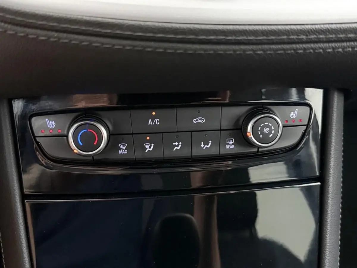 1.2 Turbo Automaat Trekhaak/Winterpakket/18inch/ Nav/CarPlay