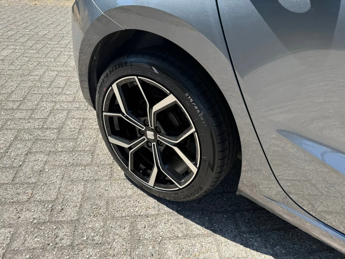 1.0 TSI FR EERSTE EIG I CARPLAY I 1E EIG I PDC I CLIMA I NWE BANDEN