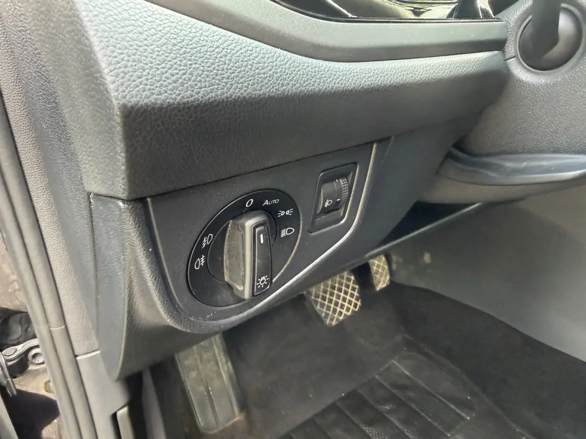 1.0 TSI Highline DSG I LED I TREKHAAK I BLUETOOTH I NWE APK