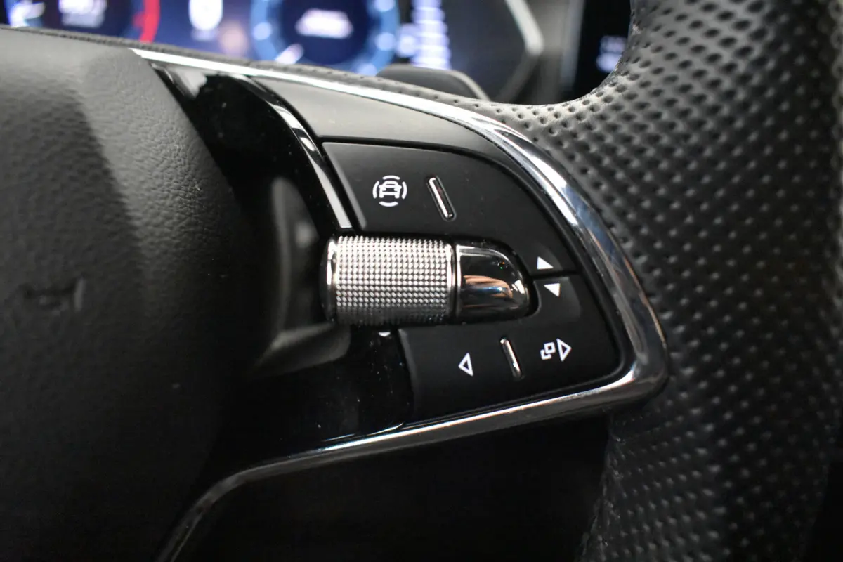 1.0 e-TSI Sportline Virtual Schaalstoelen CarPlay Stoel/stuur verw
