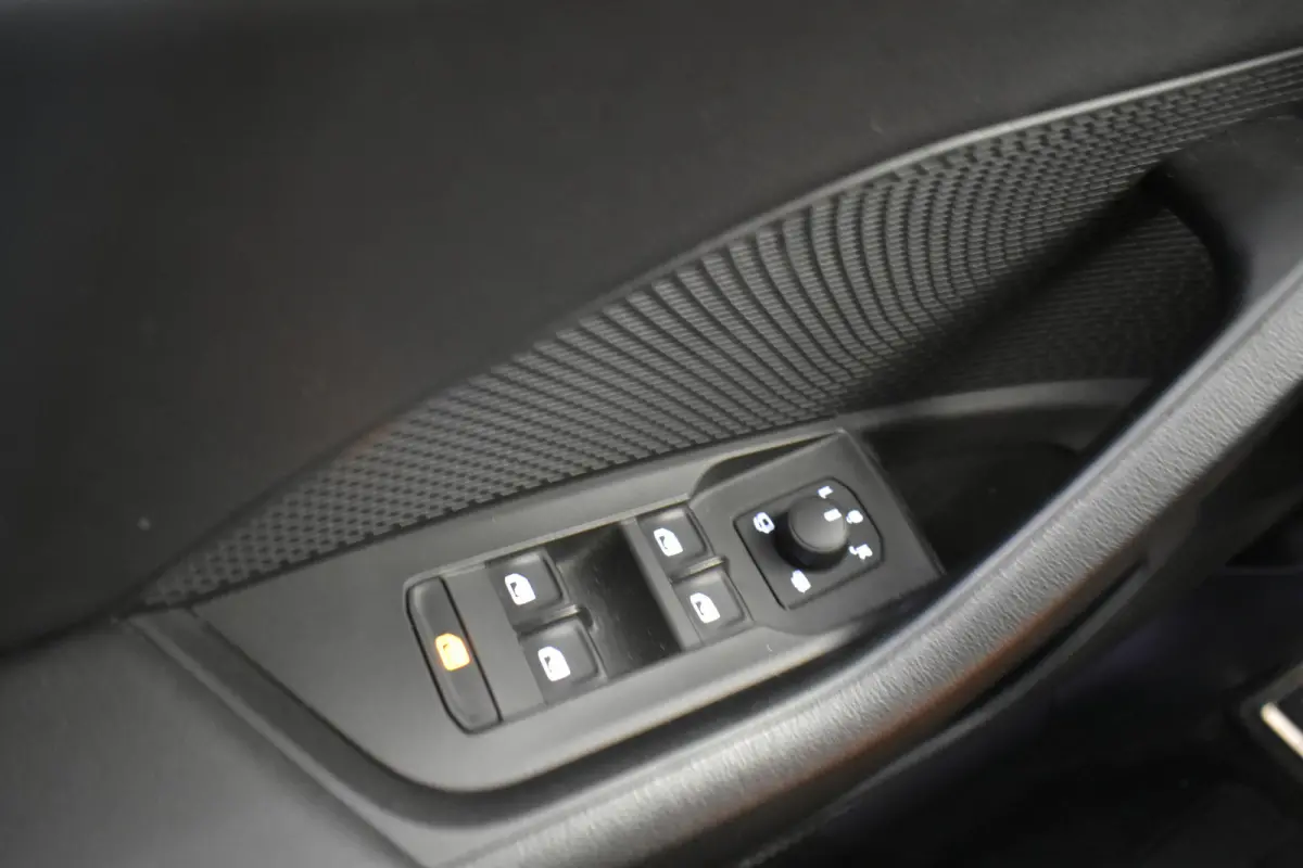 1.0 e-TSI Sportline Virtual Schaalstoelen CarPlay Stoel/stuur verw