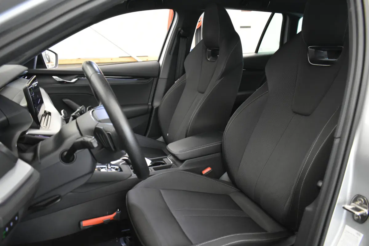 1.0 e-TSI Sportline Virtual Schaalstoelen CarPlay Stoel/stuur verw