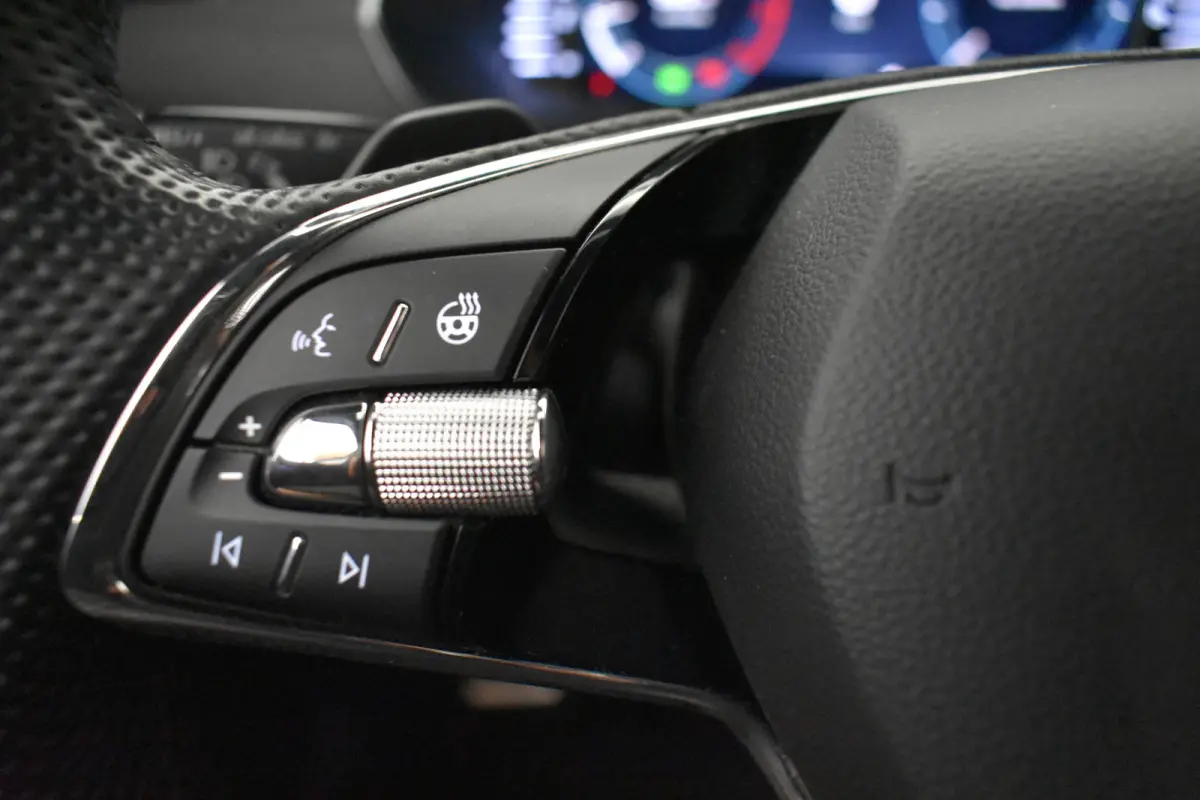 1.0 e-TSI Sportline Virtual Schaalstoelen CarPlay Stoel/stuur verw