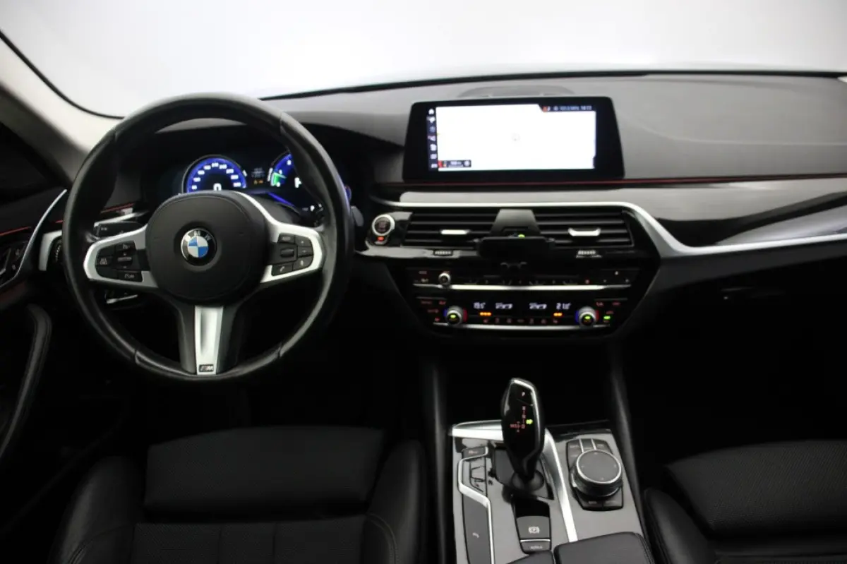530i SportLine Executive Automaat - Leer, Stoelverw. Xenon