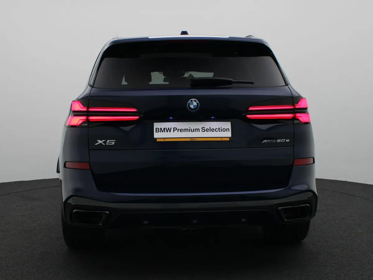 xDrive50e M Sportpakket Pro | Travel Pack | Innovation Pack | Comfort Plus Pack | Exclusive Pack | Integral Active Steering | Soft Close | Trekhaak | Panoramadak | M Multifunctionele voorsto