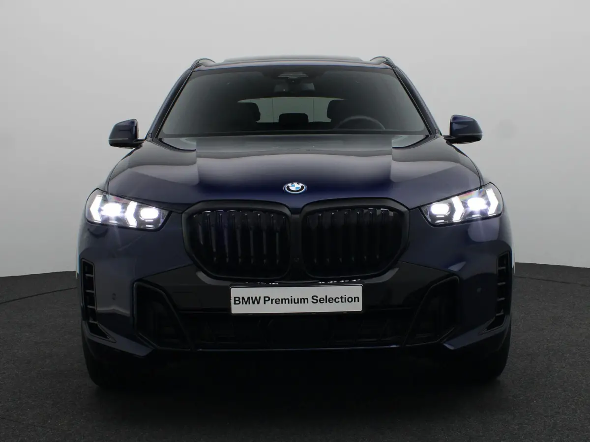 xDrive50e M Sportpakket Pro | Travel Pack | Innovation Pack | Comfort Plus Pack | Exclusive Pack | Integral Active Steering | Soft Close | Trekhaak | Panoramadak | M Multifunctionele voorsto