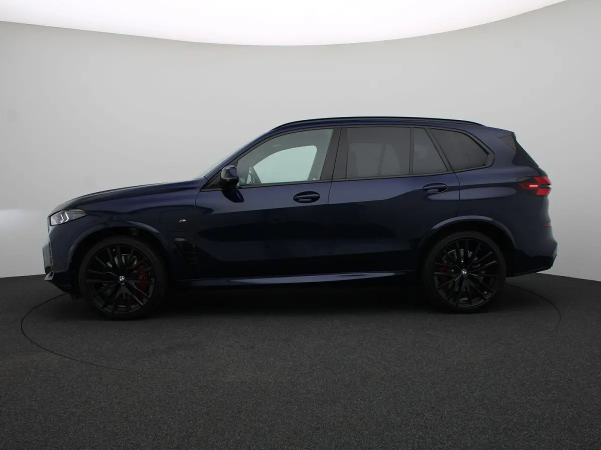 xDrive50e M Sportpakket Pro | Travel Pack | Innovation Pack | Comfort Plus Pack | Exclusive Pack | Integral Active Steering | Soft Close | Trekhaak | Panoramadak | M Multifunctionele voorsto